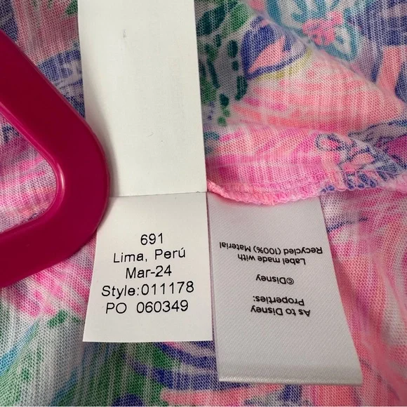 NWT Lilly Pulitzer X Disney Parks Etta V-Neck Tee Disney Dreamin’ MED Limited Ed - Picture 8 of 13